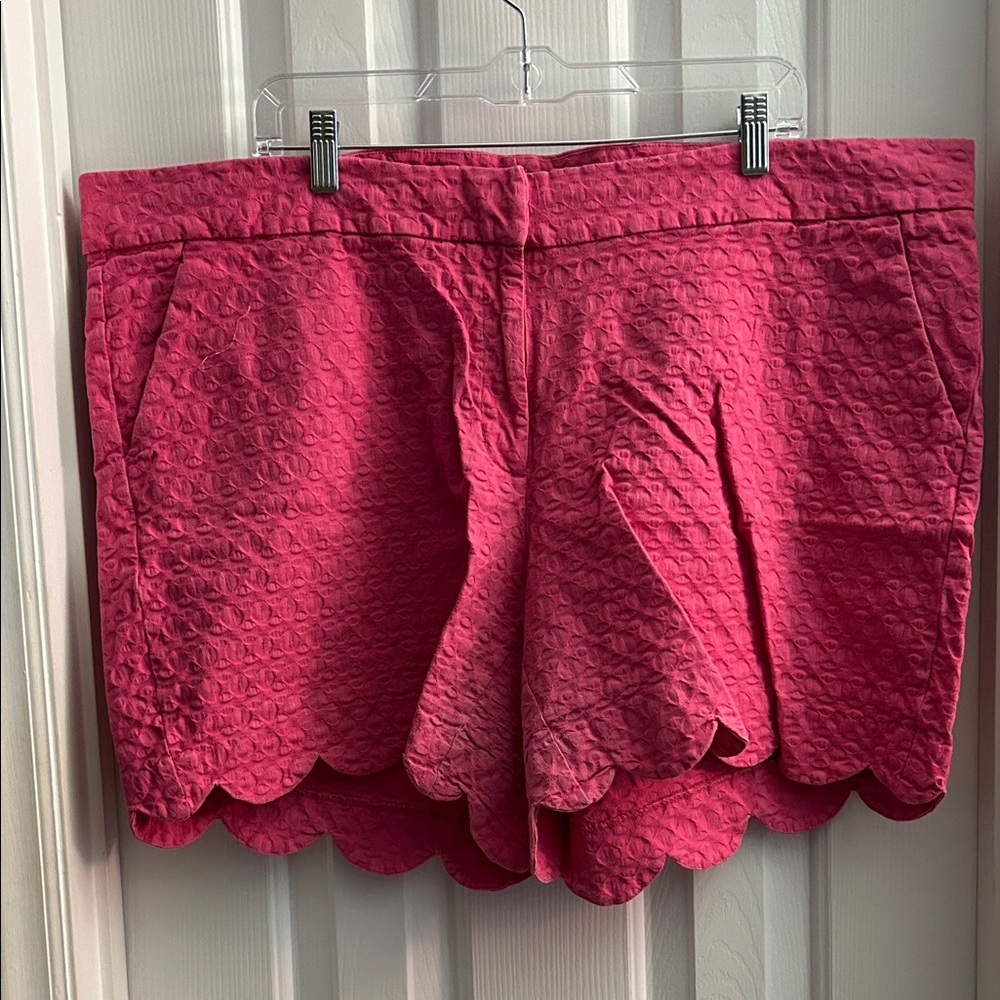 Crown & Ivy 22W Women's Pink Scalloped Shorts